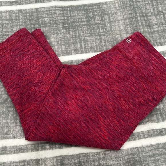 lululemon athletica Cropped Leggings with Wide Waistband and Form-Fitting Design - Picture 5 of 7